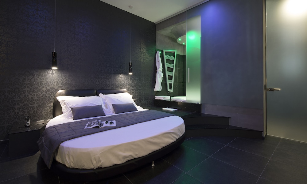 Luxury Studio, Jetted Tub