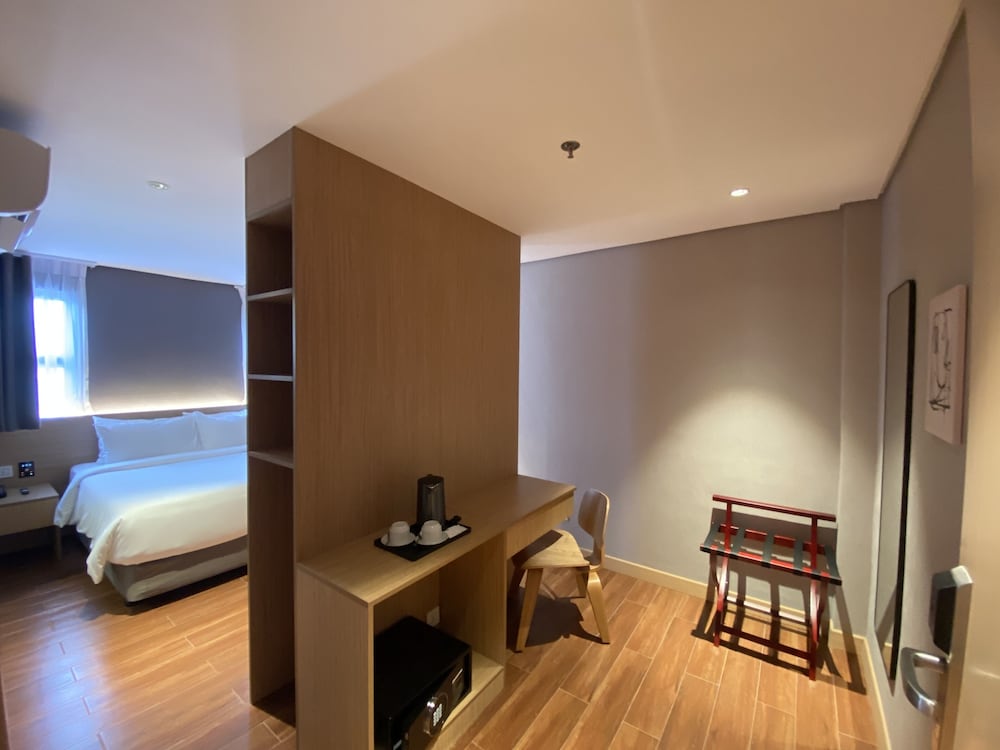 Deluxe Room - Photo 3