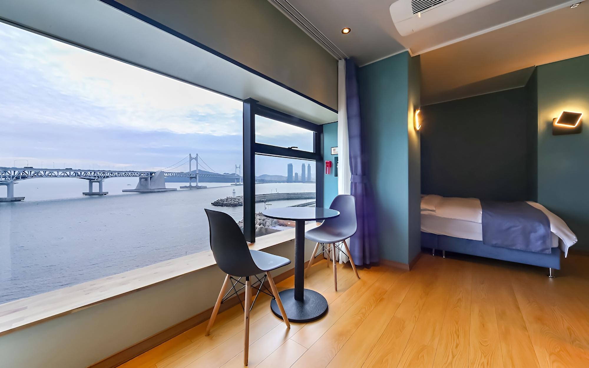 Room (Ocean Bridge View Premium)