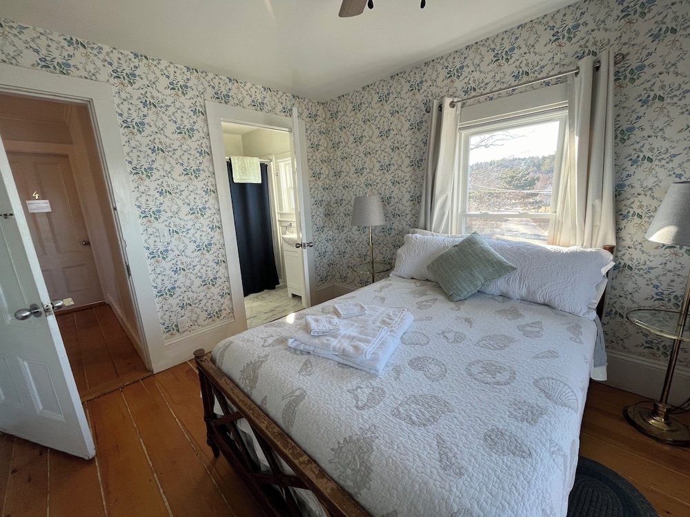 Traditional Room, 1 Queen Bed, Bay View, Beachside photo 3