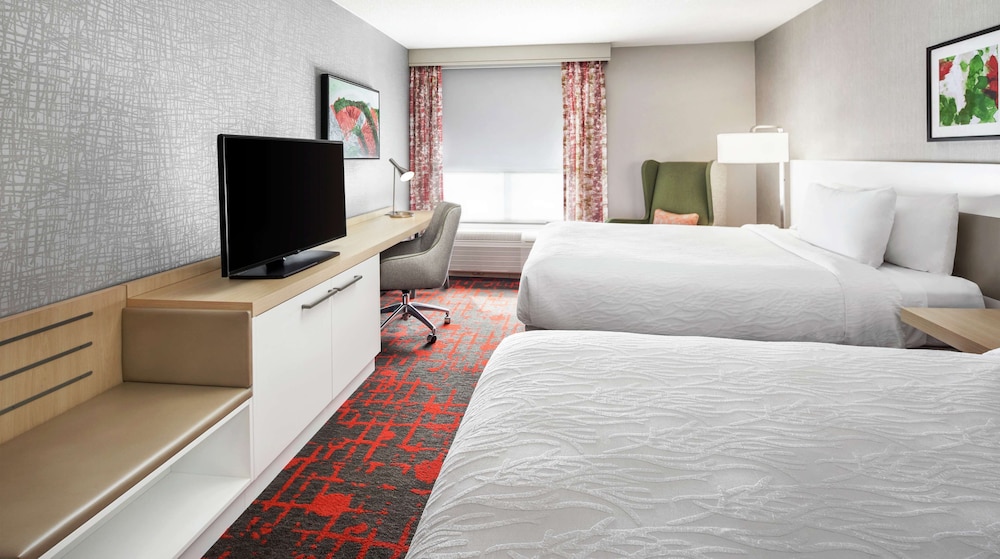 Room, 2 Queen Beds, Non Smoking (Drinks & Snacks) photo 1