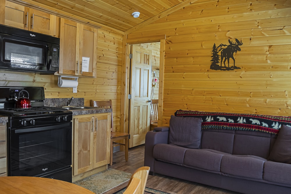 Cottage, 2 Bedrooms (No Pets, Linens Available) photo 2