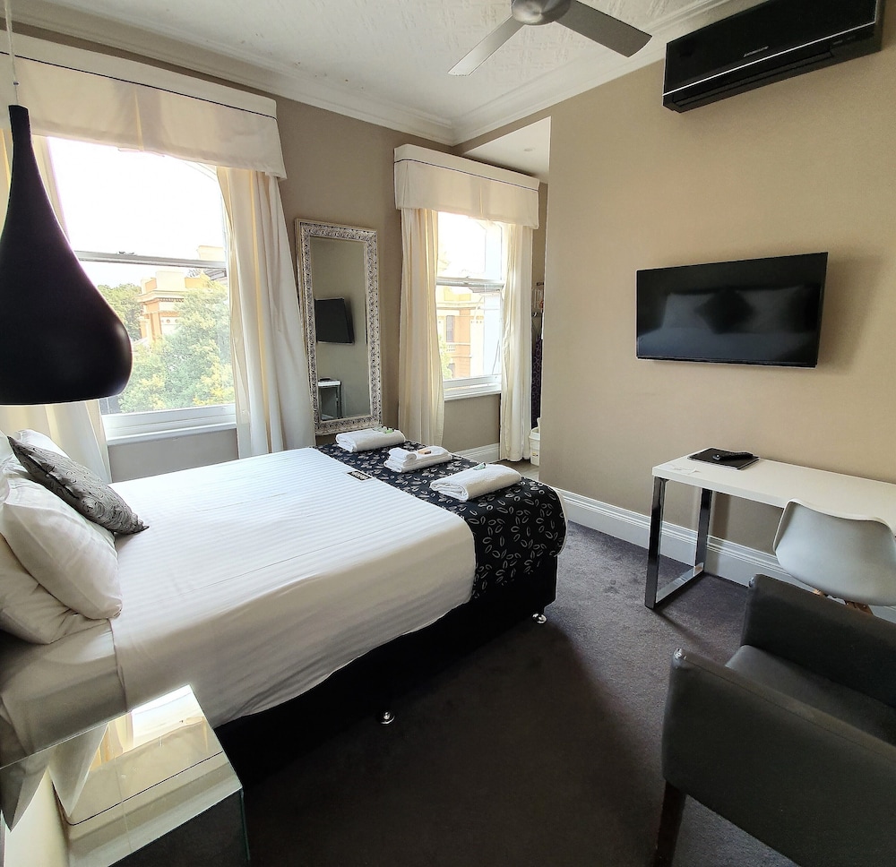 Queen Room 16 Top Floor (Stair Access Only) photo 1
