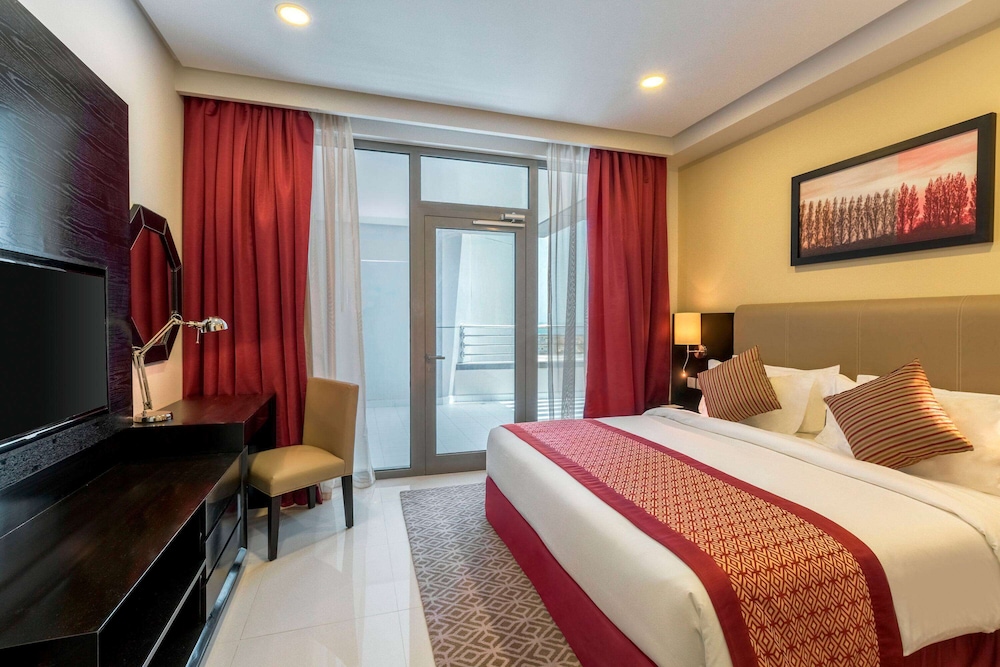 Superior Room, 1 King Bed, Non Smoking photo 3