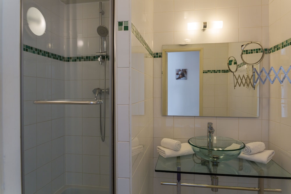 Triple Room, 3 Twin Beds photo 2