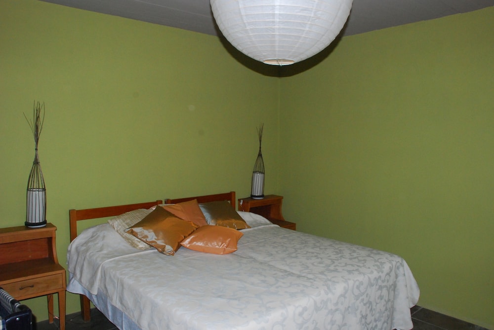 Room, 1 King Bed, Microwave (Lime) photo 1