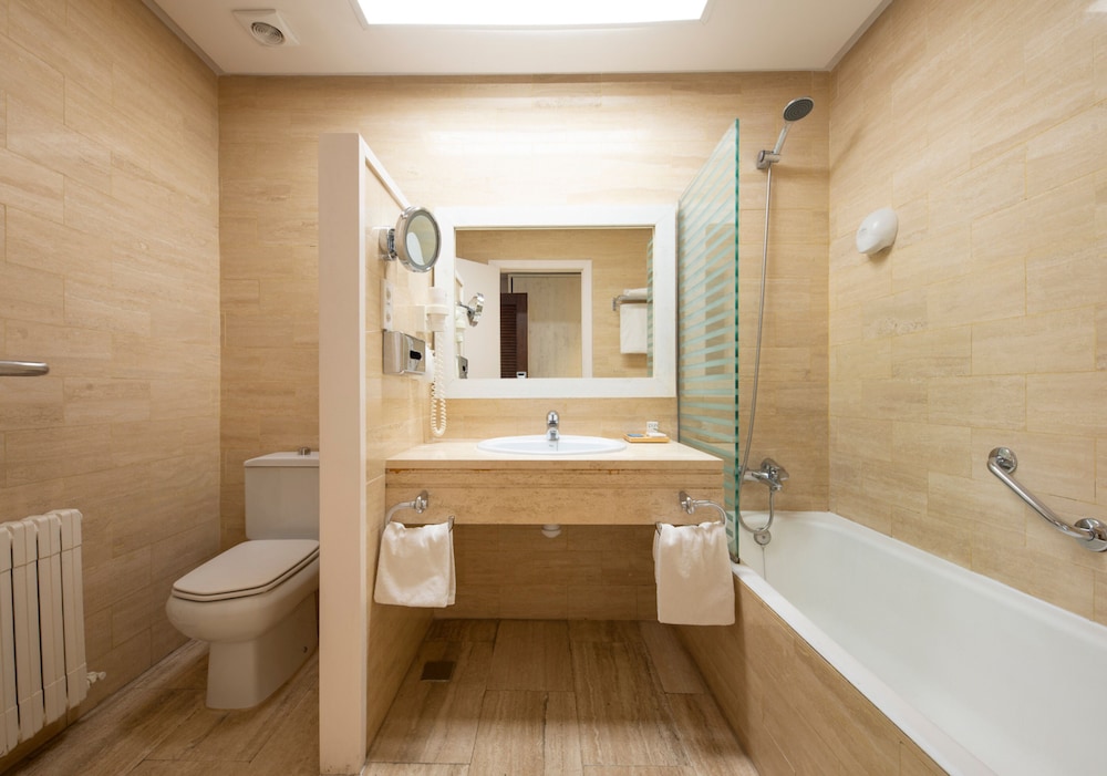 Standard Double Room (2 Adults) - Photo 10