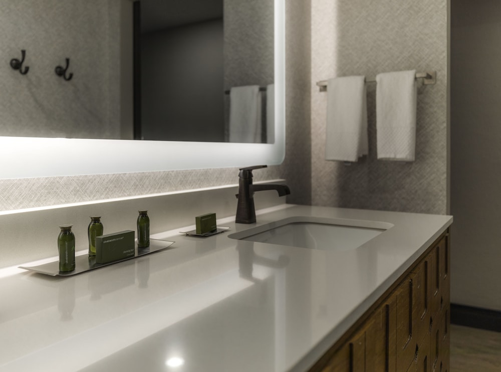 Suite, 1 Bedroom, Accessible, Bathtub - Photo 5