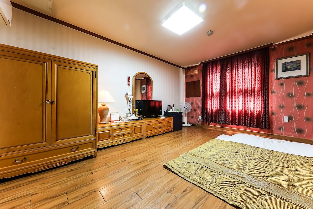 Room (Ondol) photo 2