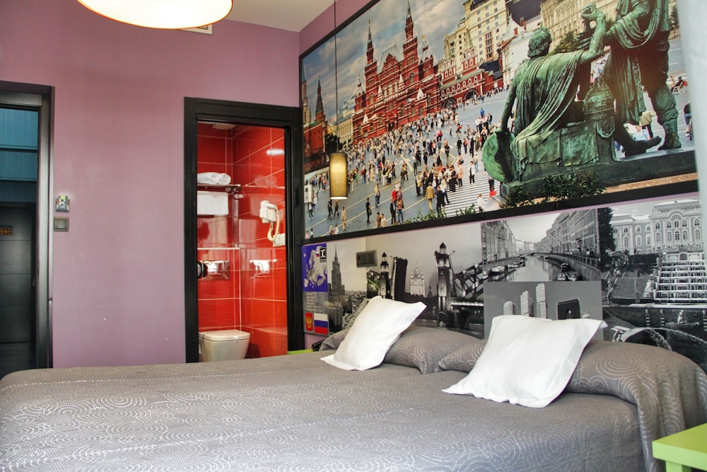 Standard Room, 1 Queen Bed photo 2