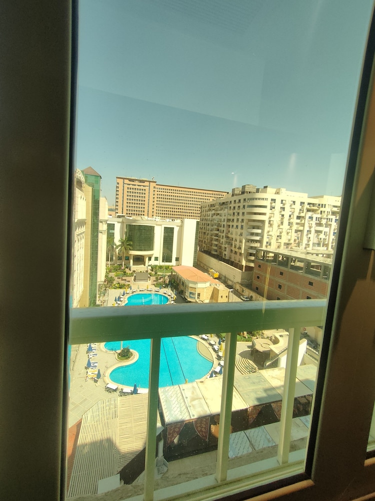 Available room thumbnail 6