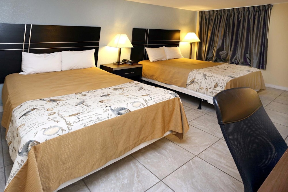 Standard Room, 2 Double Beds, Ocean View photo 2