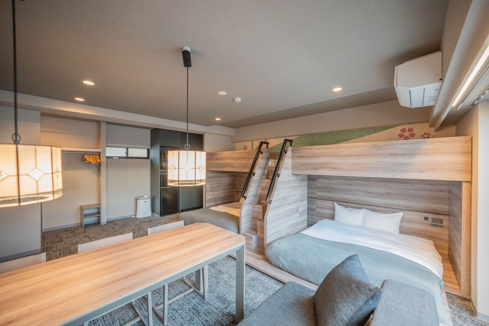 Superior 5 Beds