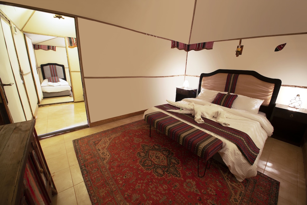 Family Suite, 2 Bedrooms, Private Bathroom, Mountain View photo 1