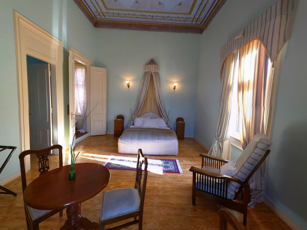 Mansion Superior Suite с гидромассажной ванной и видом на бассейн