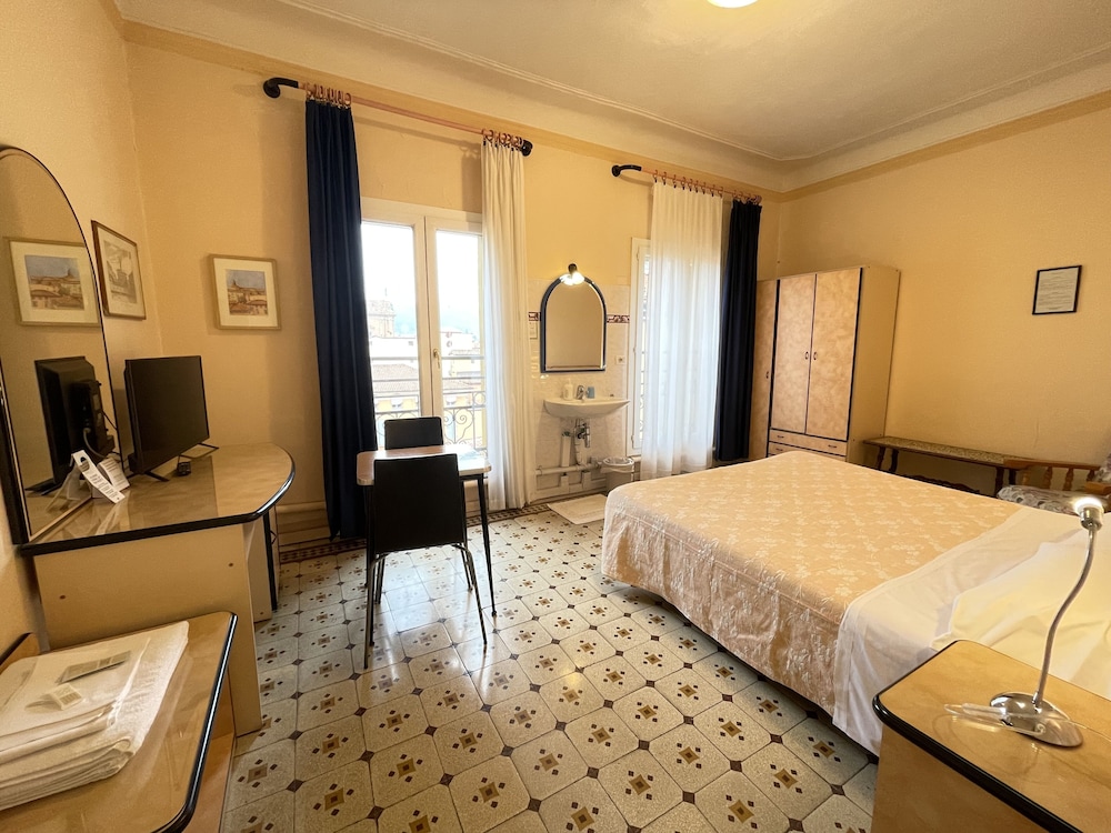 Double or Twin Room, Shared Bathroom (Not Refundable, Shared bathroom)