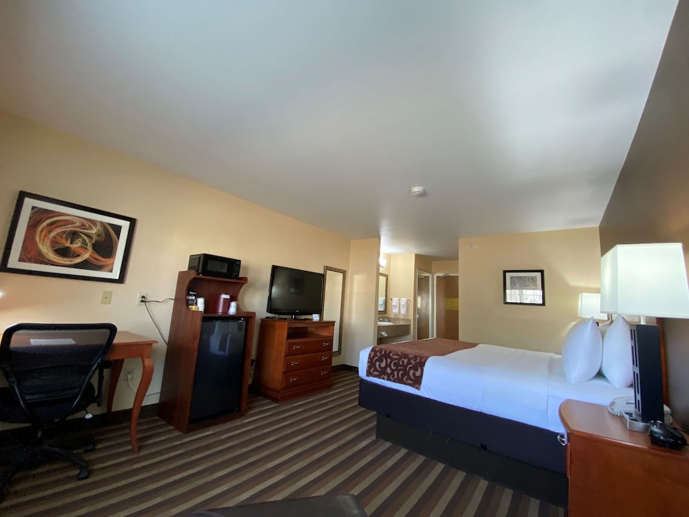 Business Room, 1 King Bed, Non Smoking photo 1
