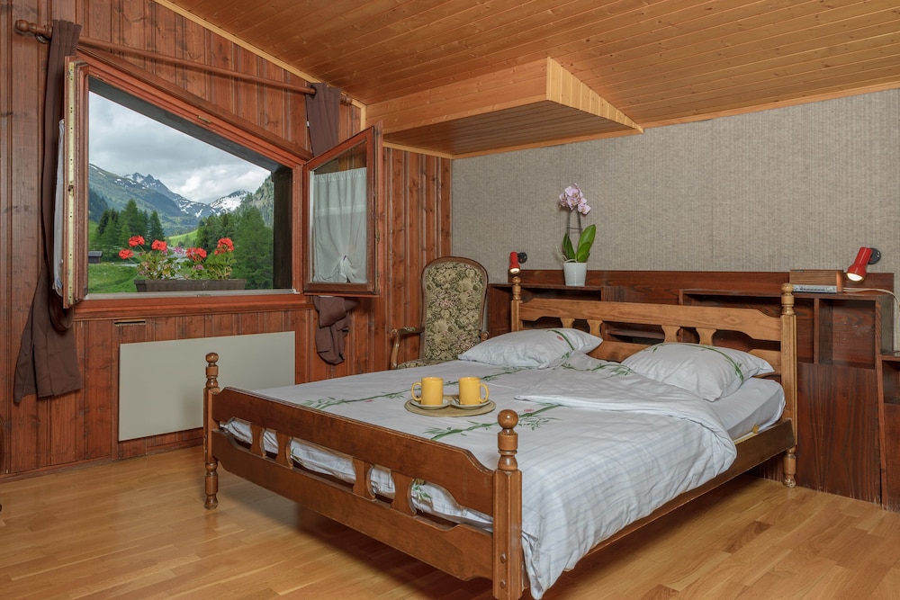 Standard Twin Room, Non Smoking, Mountain View photo 3