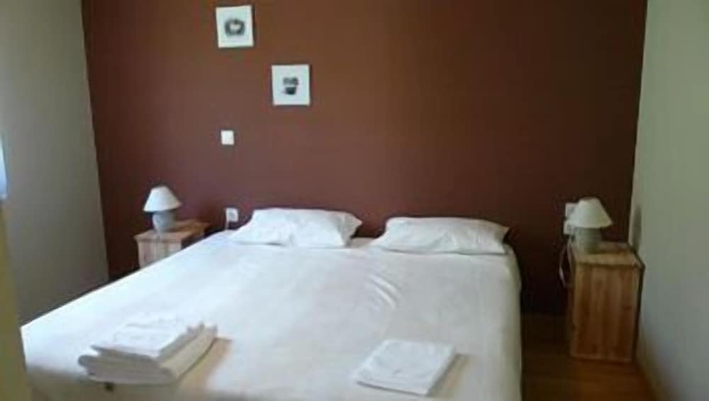House, 2 Bedrooms photo 1