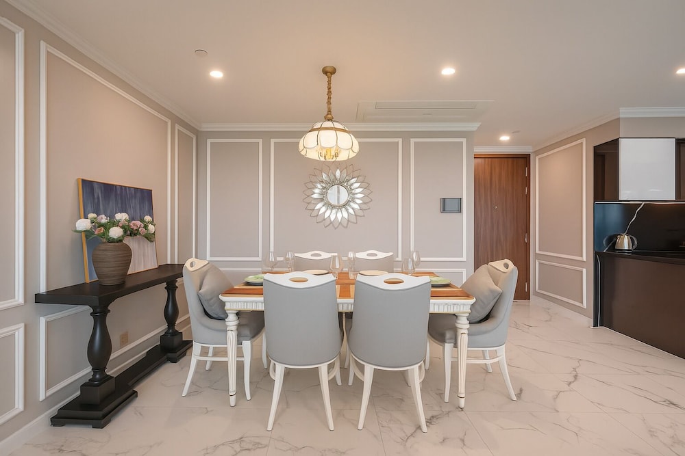 Premier Apartment, 3 Bedrooms, Balcony, City View photo 2
