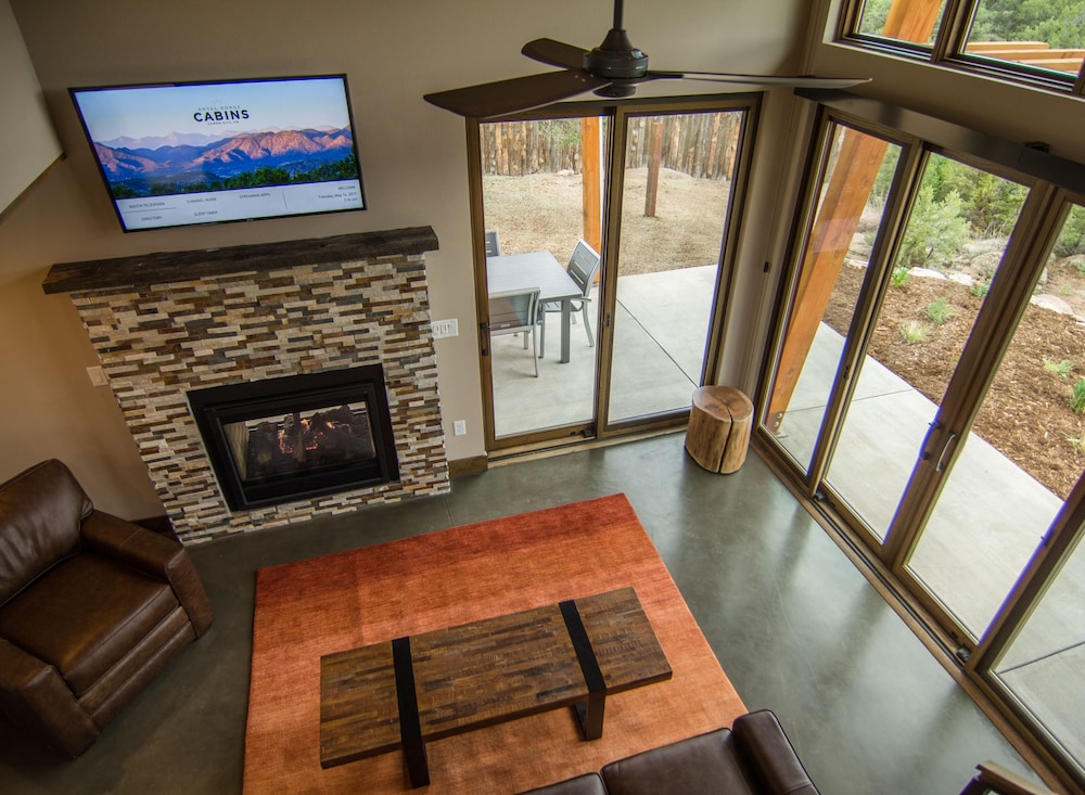 Luxury Cabin, 2 Bedrooms, Kitchenette, Mountain View photo 3