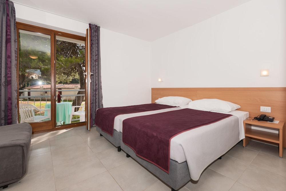 Standard Triple Room - Photo 3