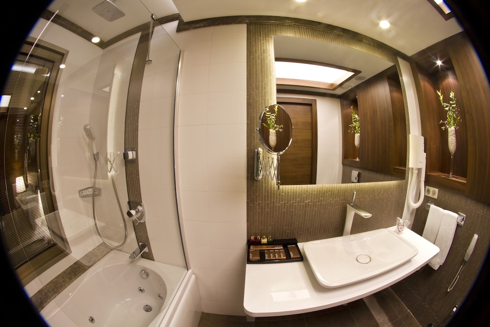 Grand Deluxe Twin Bed Room - Photo 3