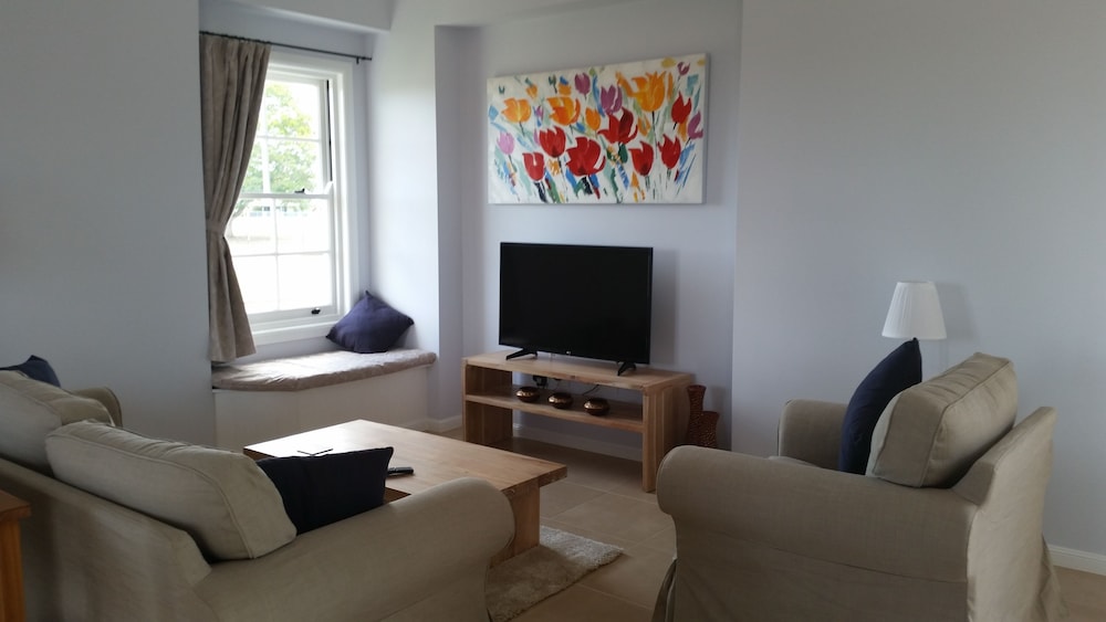 Apartment, 1 Bedroom, Garden Area (Minimum Age 18)