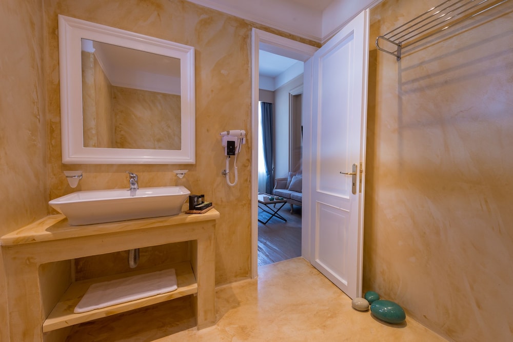Deluxe Suite, Balcony (Acropolis View) photo 3