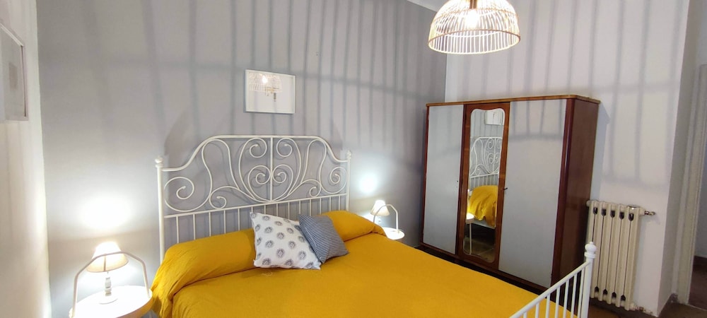 Classic Apartment, 2 Bedrooms, Balcony, City View photo 2