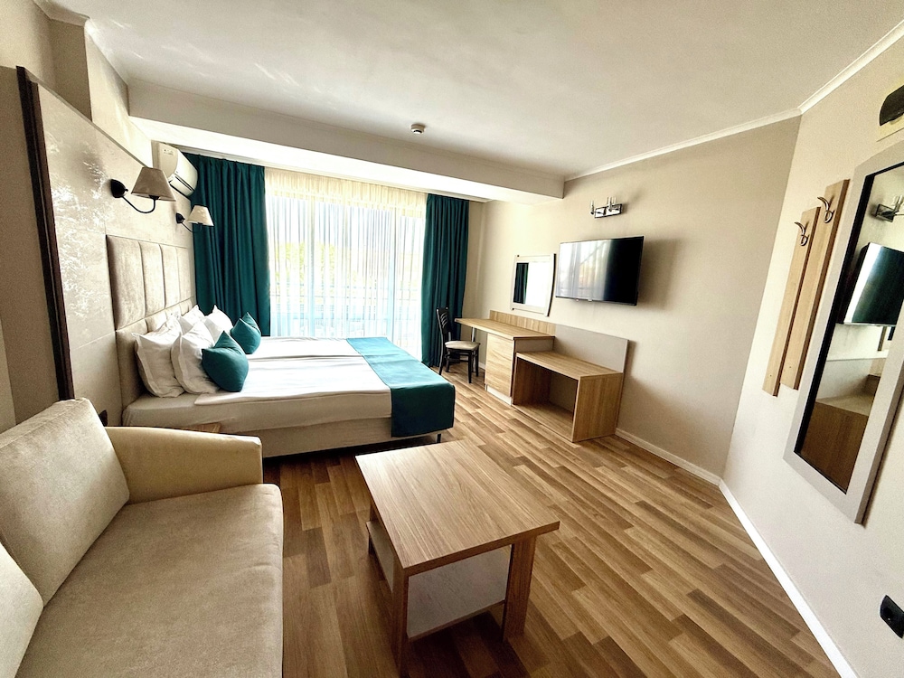Deluxe Double Room, Garden View photo 1