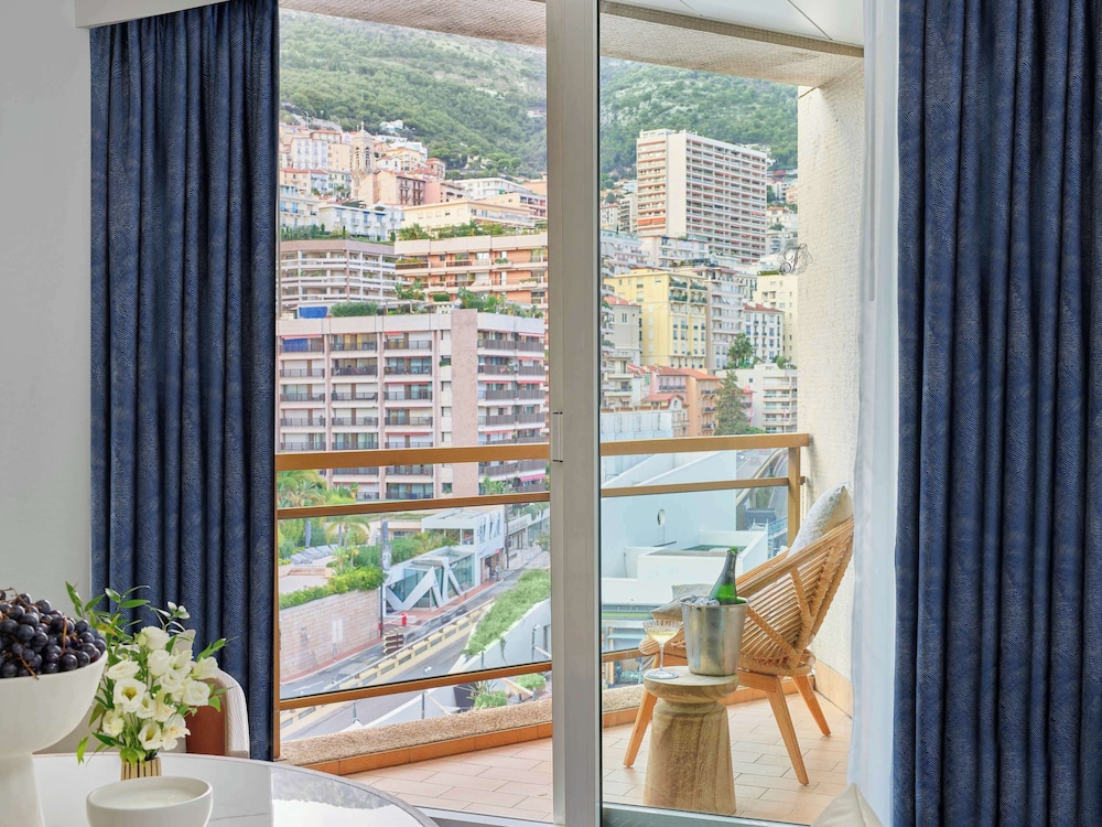 Grand Prix Suite, sea and city view, One Kingsize bed