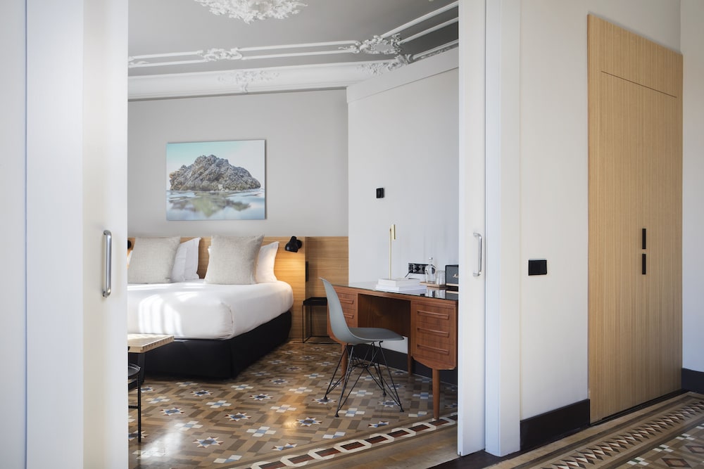 Suite (Modernist Suite)