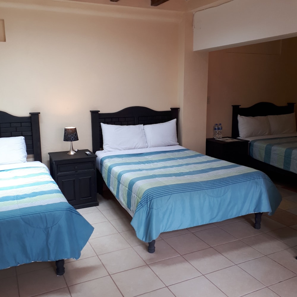 Family Room (2 Double Beds and 1 Single Bed)