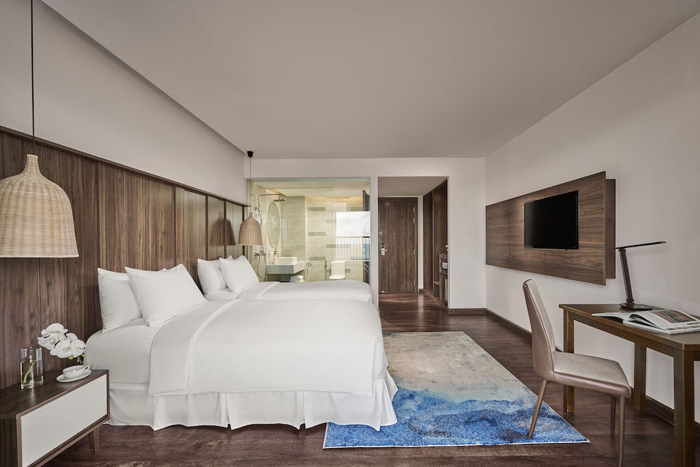 Deluxe Twin Ocean View With Balcony photo 2
