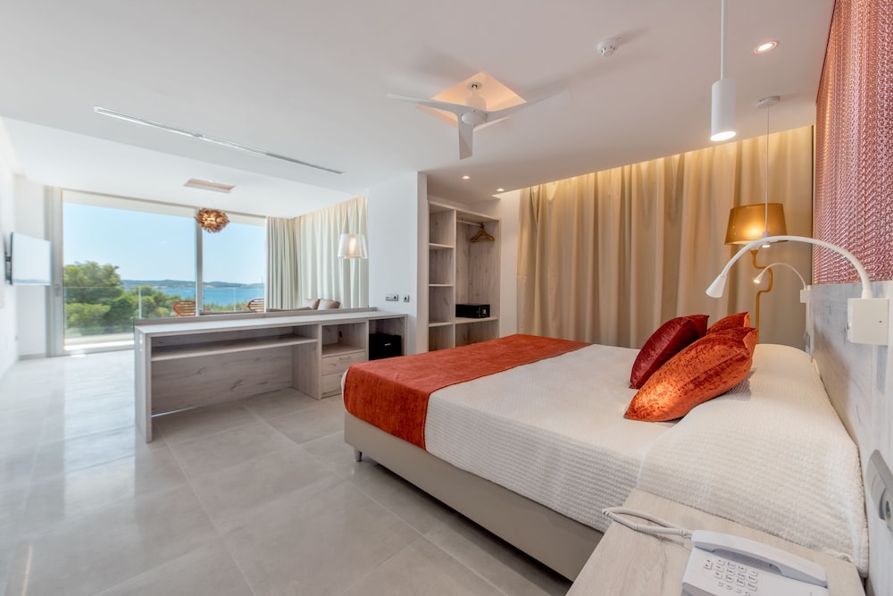 Suite Junior, Bañera de Hidromasaje, Vista al Jardín