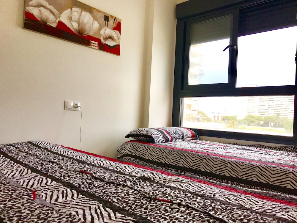 Apartamento Familiar, 2 habitaciones, terraza, vista parcial al mar
