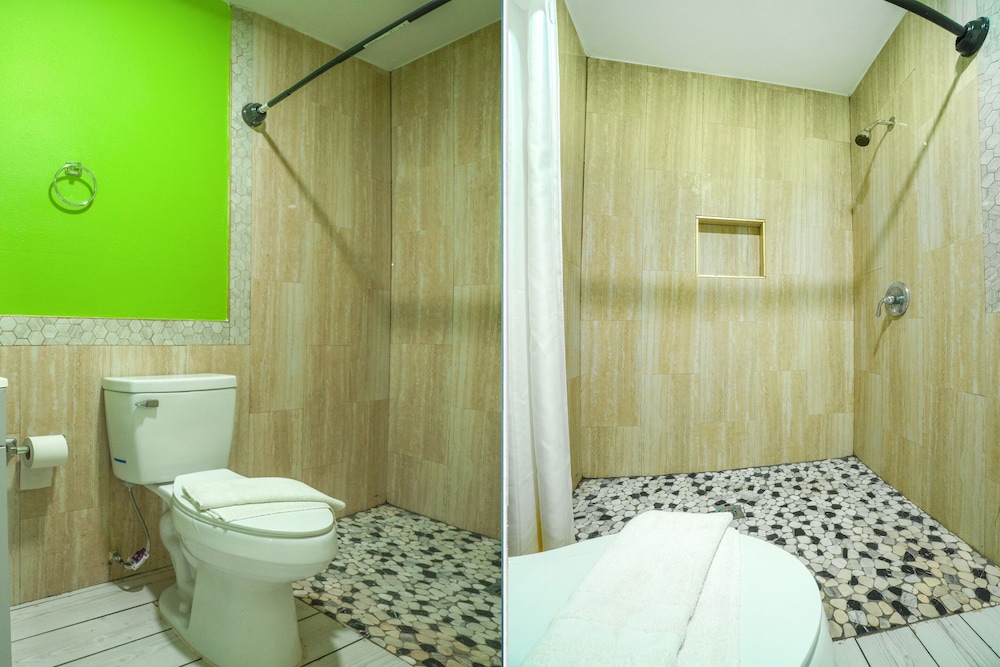 Room, Multiple Beds, Kitchenette - Photo 10