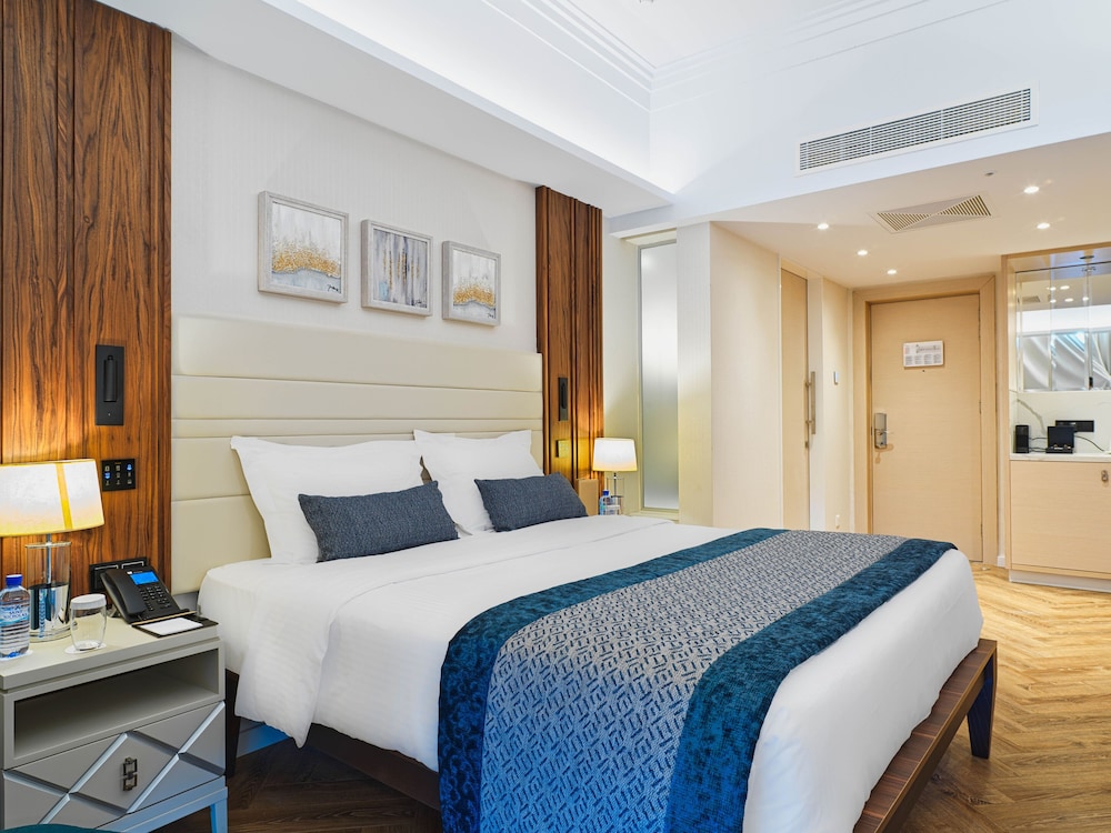 Junior Suite, Pool View - Photo 5