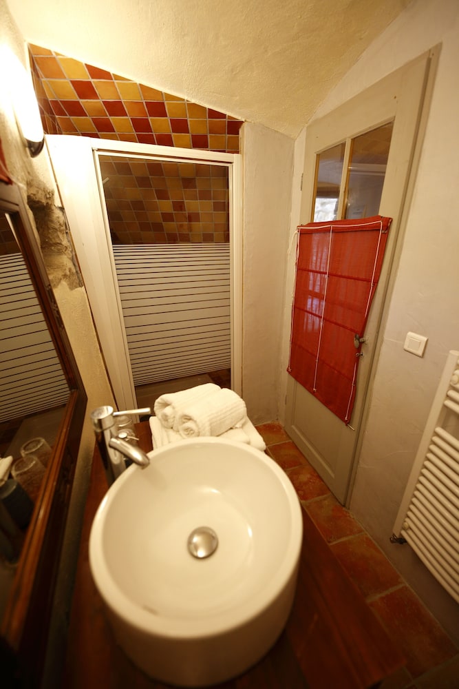 Classic Double Room, Pool Access, Courtyard Area (La Liberté) photo 2