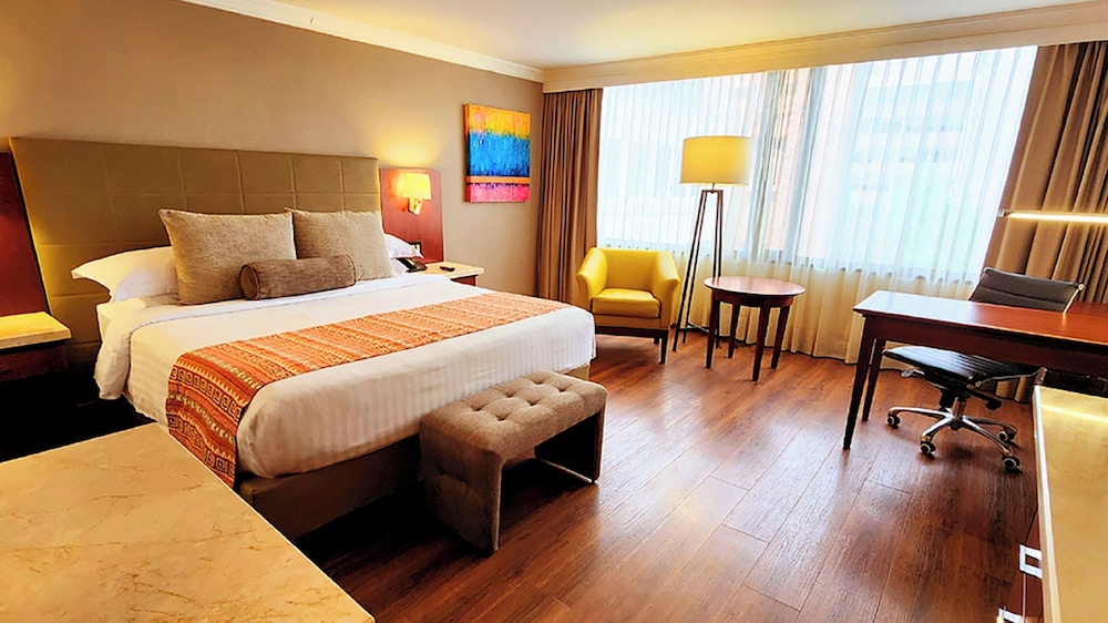 Deluxe Room, 1 King Bed - Photo 3