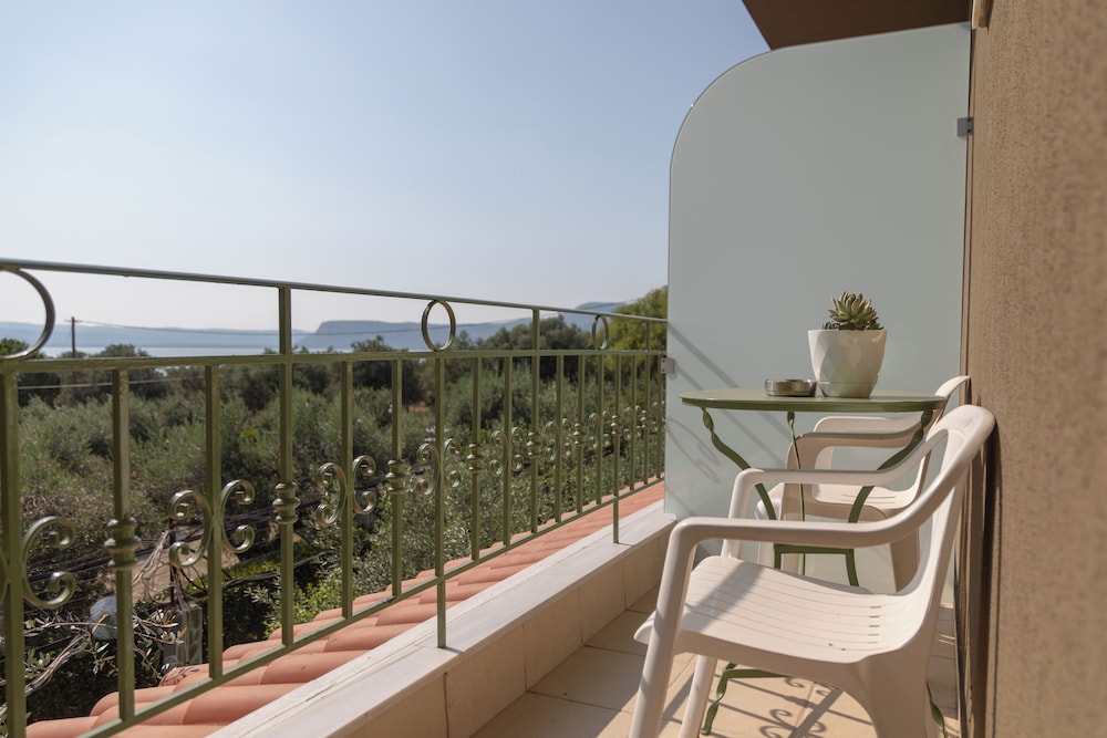 Deluxe Suite, Oceanfront photo 3