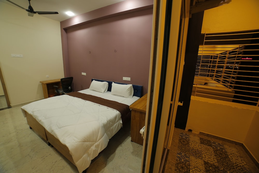 Deluxe Double or Twin Room, City View photo 1