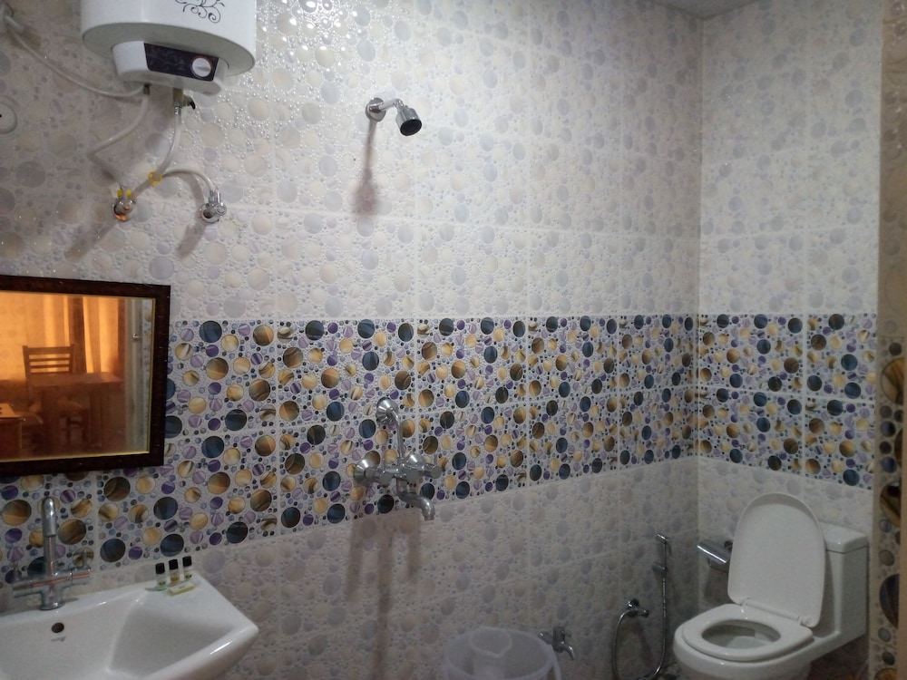 Lakeview Family Room (1st Floor) - Photo 7