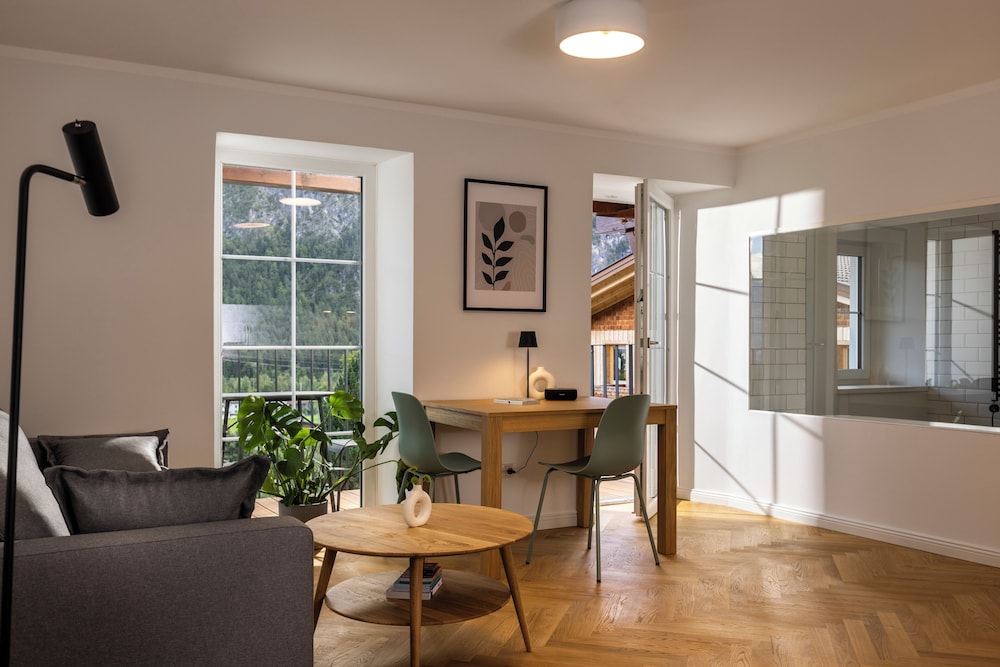 Comfort Apartment, 1 King Bed with Sofa bed, Balcony, Mountain View photo 1