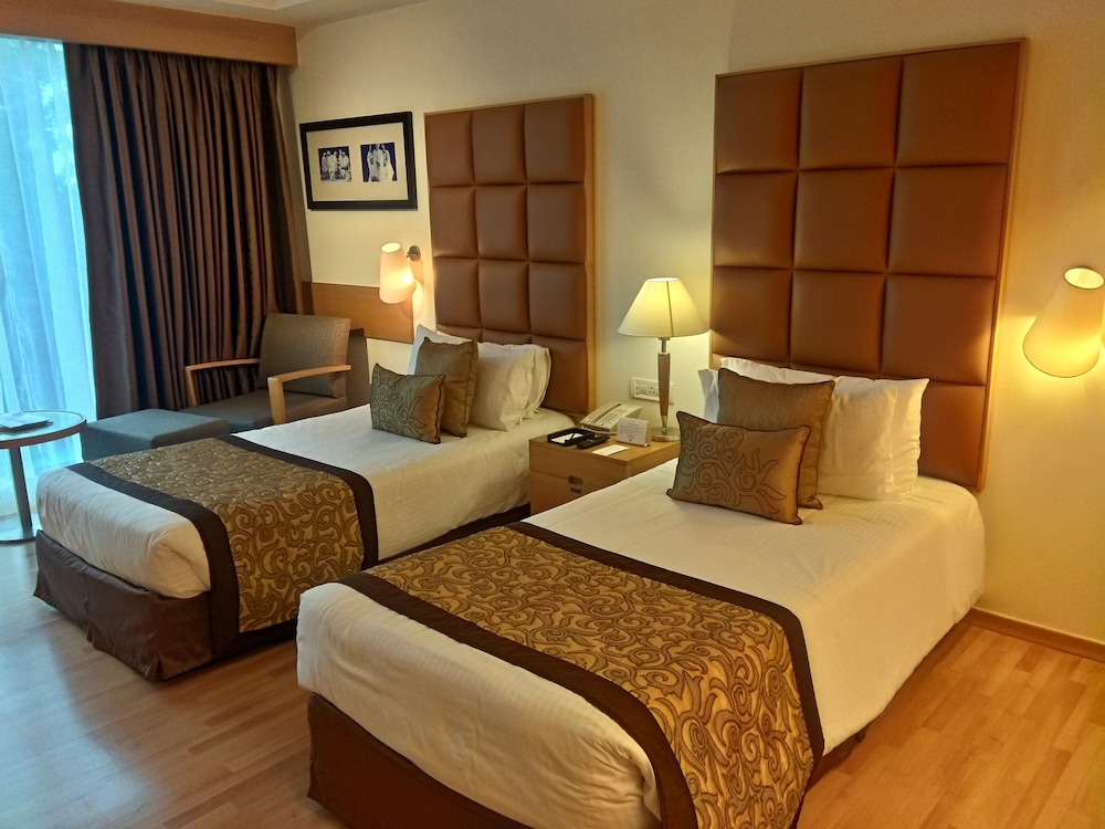 Superior Room, 1 Queen Bed, Accessible photo 1