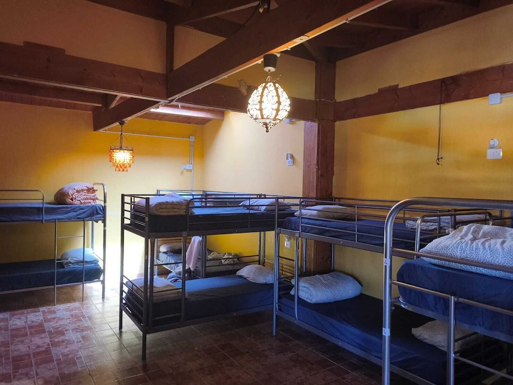 Dormitorio compartido económico
