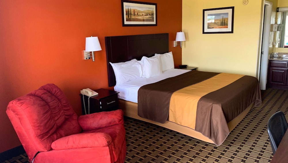One King Bed, Non-Smoking - Photo 1