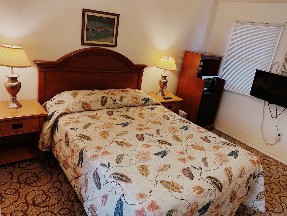 Standard Room, 1 Queen Bed, Accessible photo 3