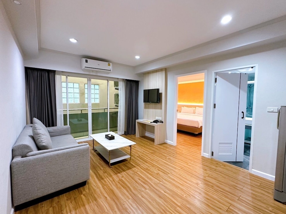 Executive Suite photo 2
